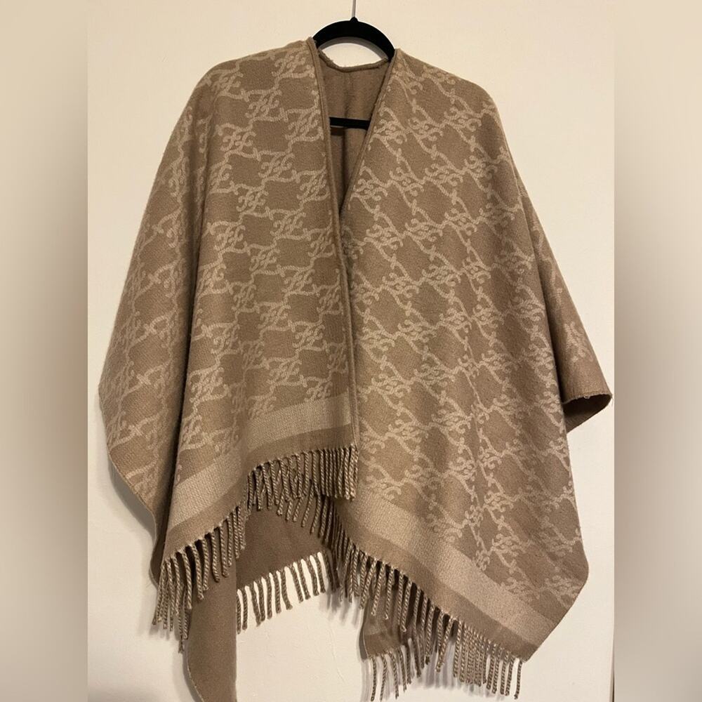 Fendi Reversible FF logo Shawl Cape Tan with Fringe wool Cashmere Blend Poncho - Picture 6 of 10